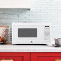 Ge Appliances GCST07N1WWW Ge? 0.7 Cu. Ft. Capacity Countertop Microwave Oven - Image 4