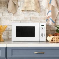 Danby DBMW0921BWW Danby 0.9 Cu. Ft. Countertop Microwave In White - Image 4