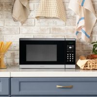 Danby DBMW0925BBS Danby 0.9 Cu. Ft. Countertop Microwave In Black And Stainless Steel - Image 4